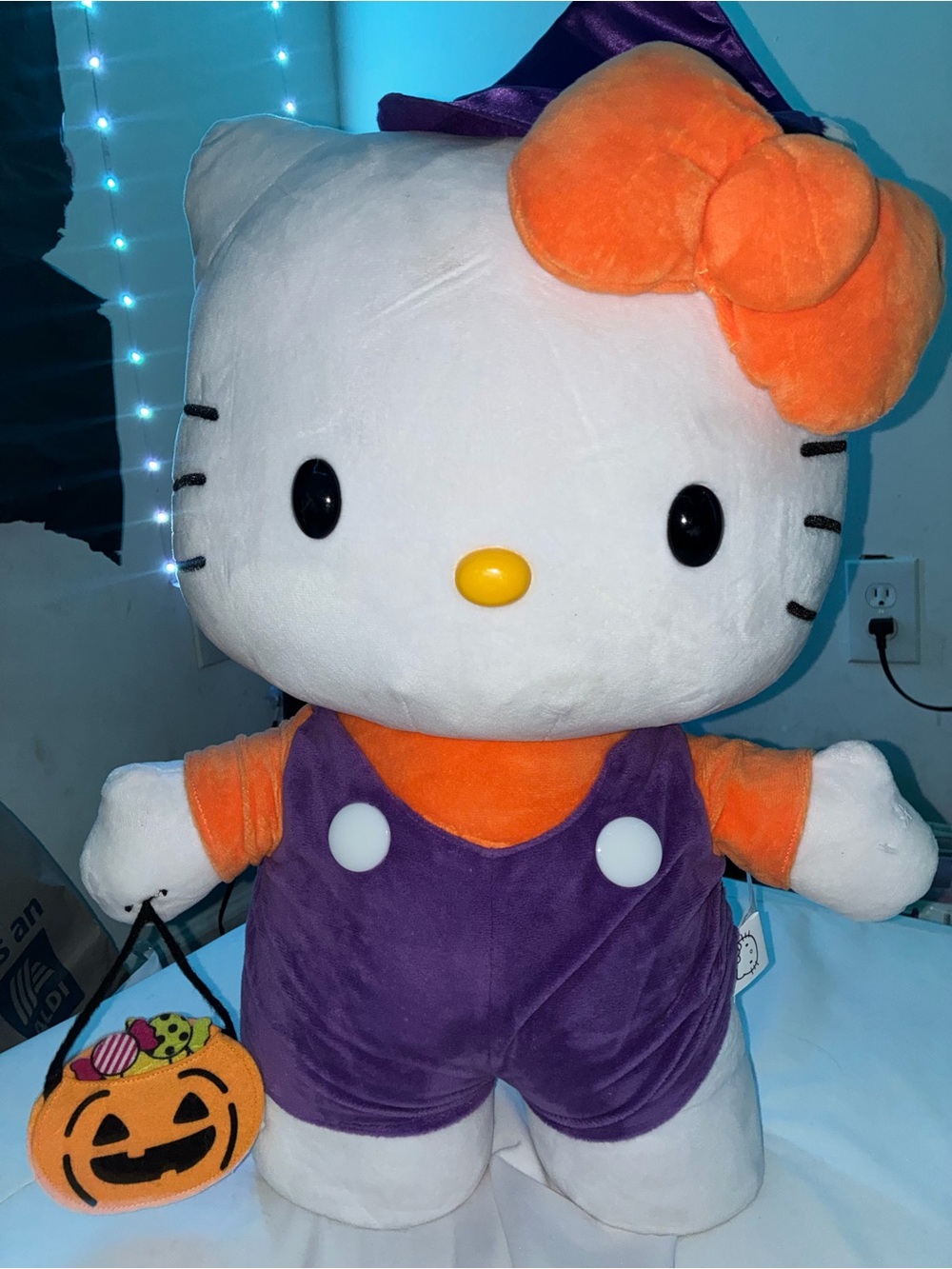 Hello Kitty Plush greeter - White, Orange & Purple Halloween Outfit